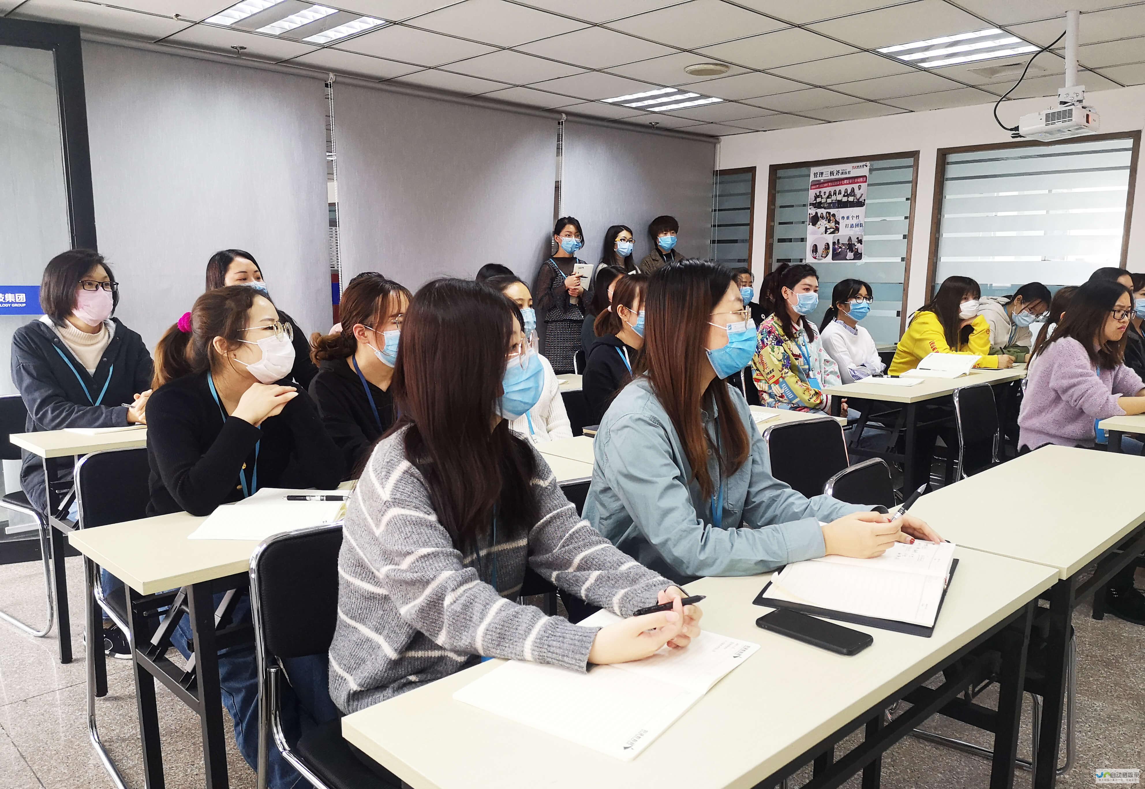 持续学习：了解市场新的发展和变化。